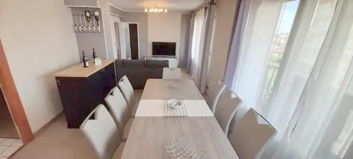 Apartment L'amicale : 80 M², 6 Prs, 3 Ch, Centre Dijon